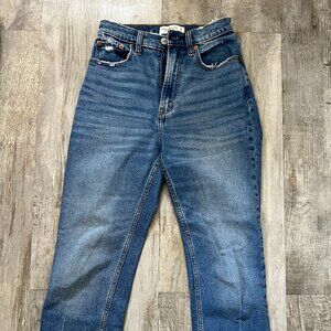 Abercrombie Ankle Straight High Rise, Size 25